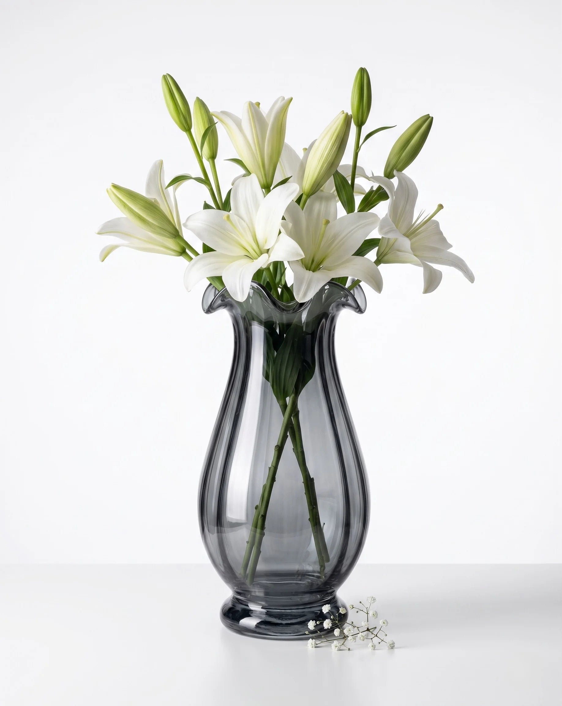Garden Tulip Ruffle Glass Vase — Hand-Blown Glass from Firozabad, India — Gifting Presentation